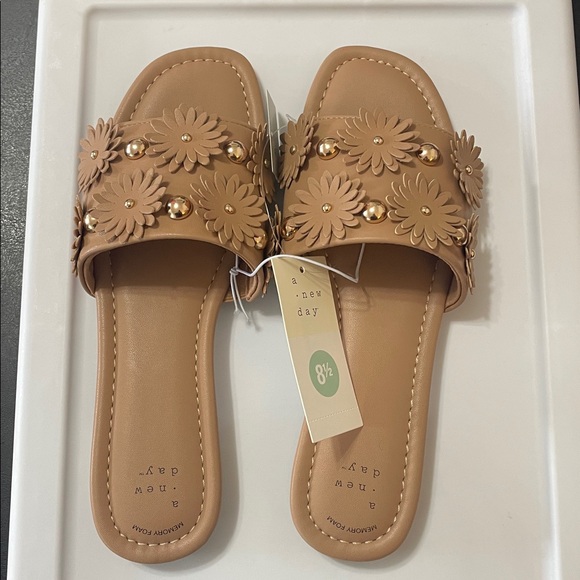 Shoes - Ziva Tan Floral Slide Sandals NEW Sz.8.5